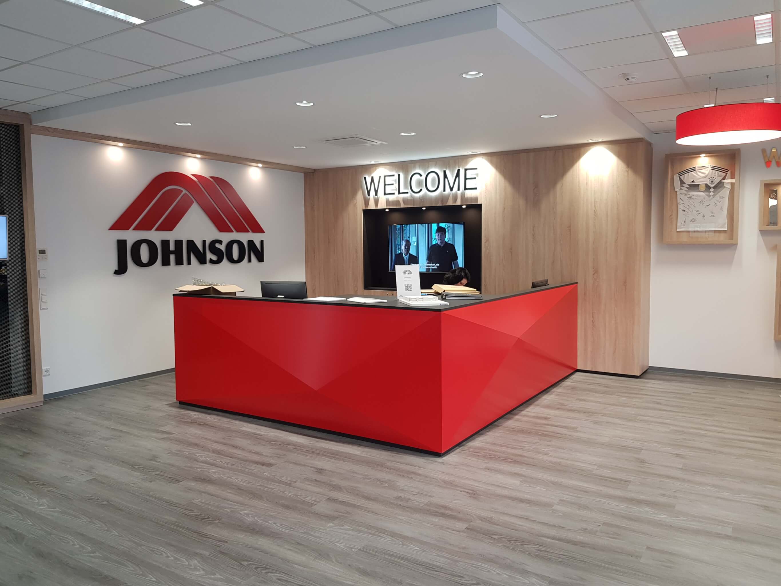 johnson_health_tech_showroom_2018_04